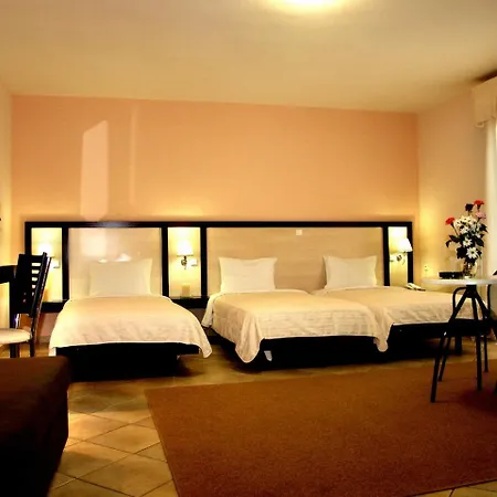 Batselas Classic Hotel *