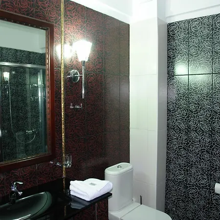 Batselas Classic Hotel *